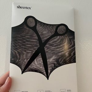 Never opened! Sheertex classic sheer rip-resist tights